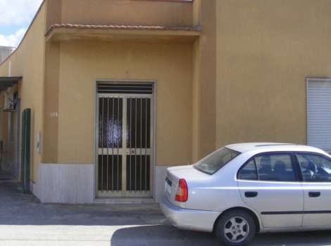 Farm with two buildings and but 7000 of land