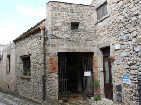 ERICE VETTA , un investimento su un intero edificio